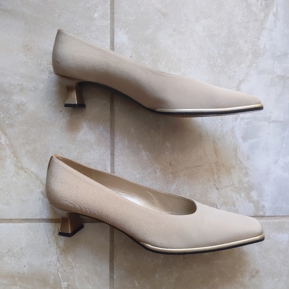 Stuart Weitzman Neutral Tab Kitten Heel Square Front Ballet Dress Shoes 8 - Picture 3 of 3